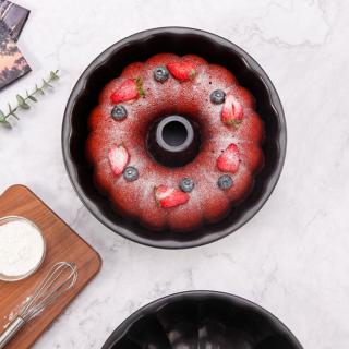 Black 10-inch hollow flower non-stick cake mold Flower doughnut mold Round non-stick baking mold